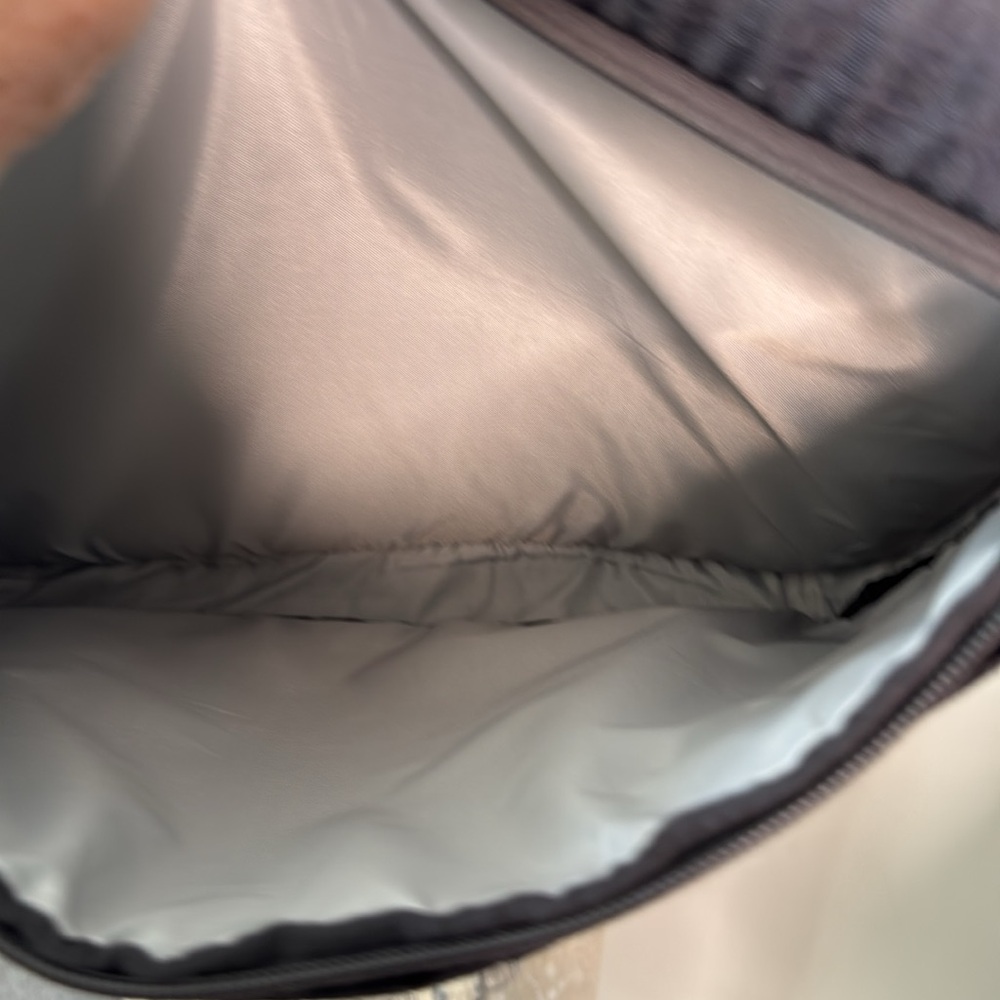 Patagonia Black Duffle EUC Large - Picture 7 of 9